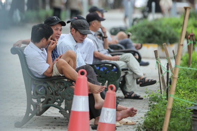 Nhiều người Hà Nội đang quá chủ quan trước dịch Covid-19 - 2 Nhiều người Hà Nội đang quá chủ quan trước dịch Covid-19 - 2