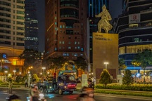 TPHCM: Thâu đêm cung thỉnh lư hương về tượng đài Trần Hưng Đạo