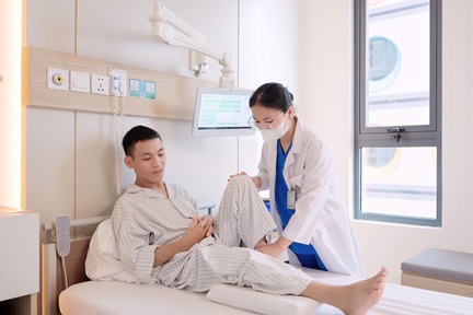 Mắc bệnh hiếm, người đàn ông 37 tuổi xương giòn, yếu như 80 tuổi