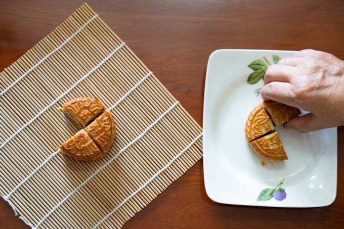 Ăn liền một lúc 3 chiếc bánh trung thu, người phụ nữ đang sẵn bệnh tiểu đường rơi vào hôn mê, suýt mất mạng - Ảnh 2. Ăn liền một lúc 3 chiếc bánh trung thu, người phụ nữ đang sẵn bệnh tiểu đường rơi vào hôn mê, suýt mất mạng - Ảnh 2.