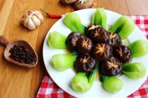 Đổi bữa với món cải chíp sốt nấm hương