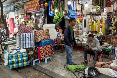 Vỉa hè vẫn bị chiếm dụng trầm trọng tại khu phố cổ