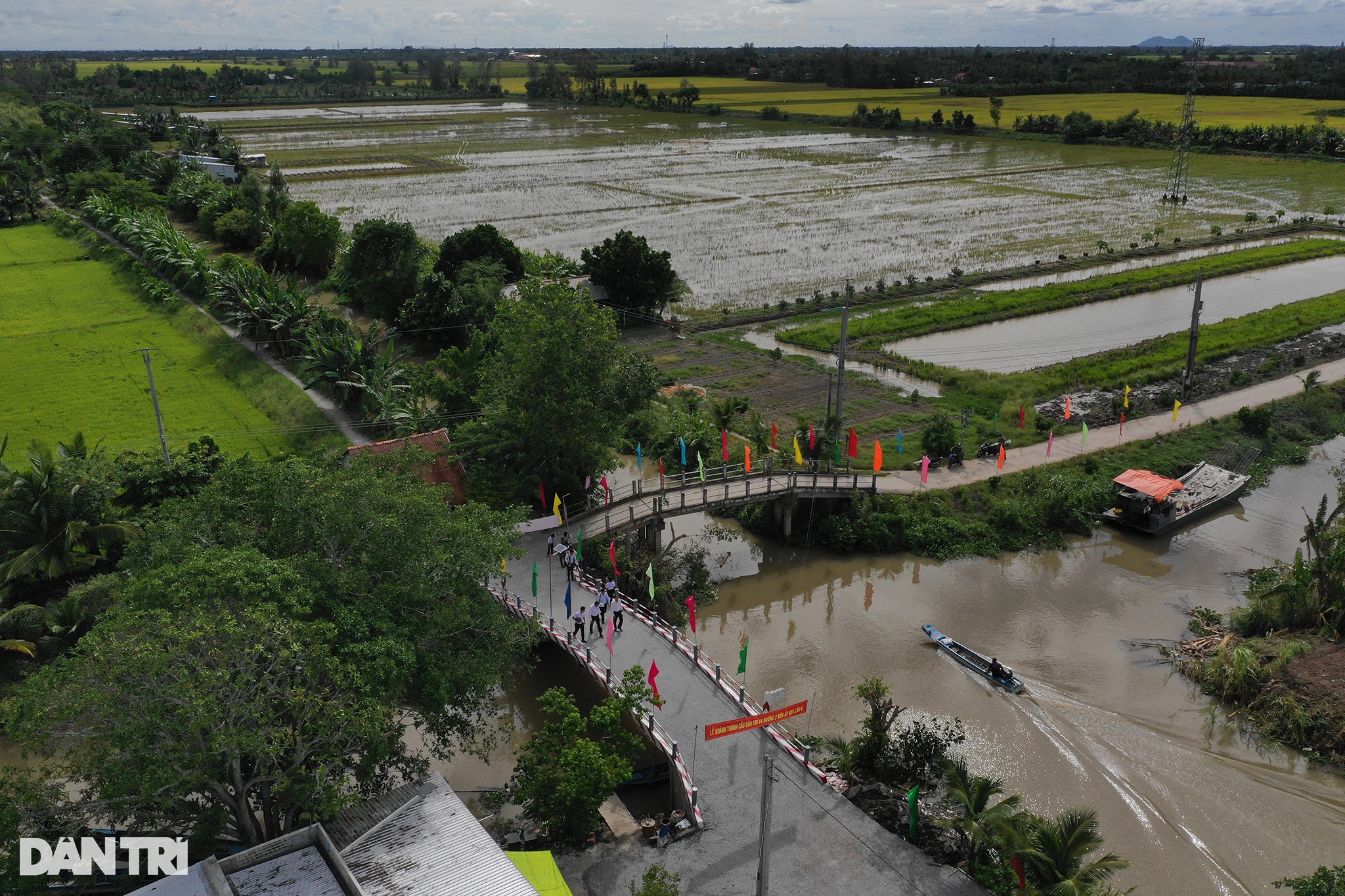 Thêm một cây cầu Dân trí đến với người dân nông thôn Cần Thơ - 5 Thêm một cây cầu Dân trí đến với người dân nông thôn Cần Thơ - 5