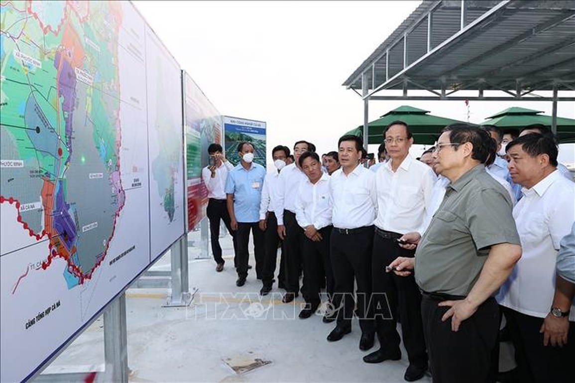 Thủ tướng thăm Trung đoàn không quân 937, khảo sát sân bay quân sự - 5 Thủ tướng thăm Trung đoàn không quân 937, khảo sát sân bay quân sự - 5