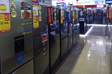 Vợ chồng trẻ “nhận quả đắng” khi ôm tiền mua hàng điện máy trưng bày