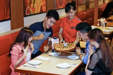 Chọn bàn tiệc cuối năm để chia sẻ đam mê