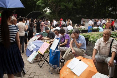 Bên trong khu chợ... mai mối hôn nhân độc đáo ở Thượng Hải