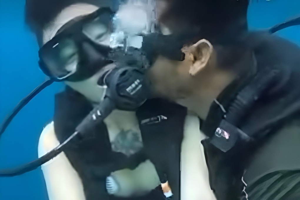 Nữ du khách trẻ bị quấy rối tình dục ở dưới nước khiến dư luận bất bình - 1 Nữ du khách trẻ bị quấy rối tình dục ở dưới nước khiến dư luận bất bình - 1