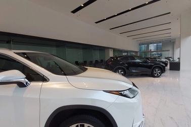 Đại lý xe cửa đóng, then cài vì Covid-19, doanh số giảm kỷ lục