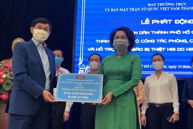 Gia đình bệnh nhân số 32 ủng hộ 25 tỷ đồng chống dịch Covid-19