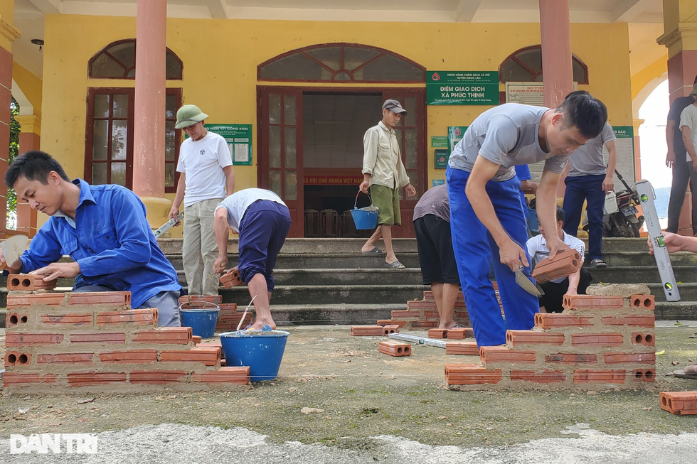 Bệ đỡ giúp bà con vùng đồng bào dân tộc thiểu số thoát nghèo - 4