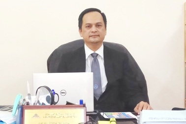 Hành vi hành hung, phá hủy giấy tờ và đe dọa phóng viên phạm tội gì?