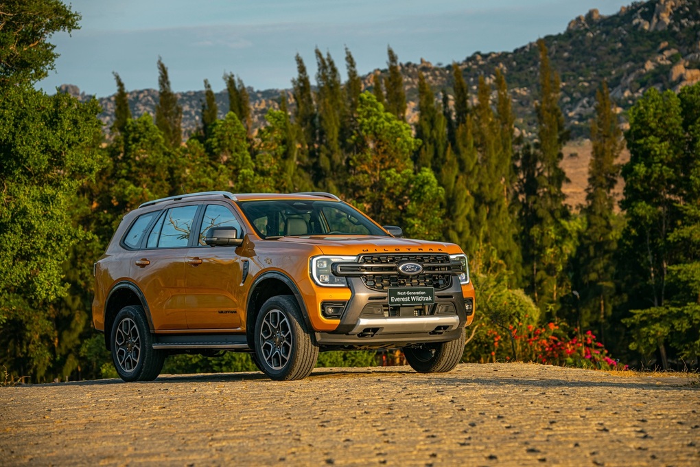 Khó kiếm khách, Ford Everest Wildtrak được giảm 50 triệu đồng tại đại lý - 1 Khó kiếm khách, Ford Everest Wildtrak được giảm 50 triệu đồng tại đại lý - 1
