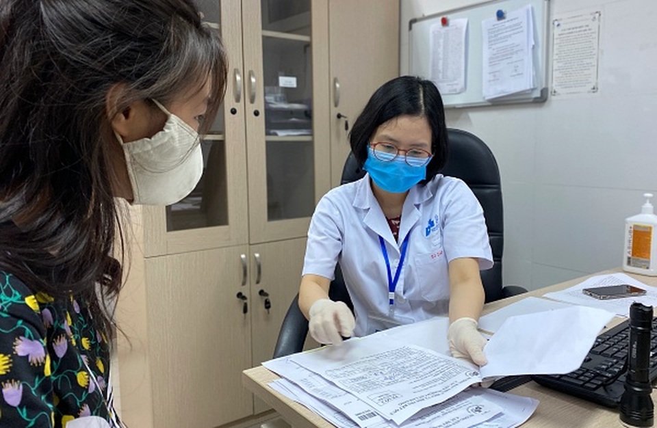 Bác sĩ mách cách xử trí khi bị cháy nắng vào những ngày nóng 39-40 độ - 1 Bác sĩ mách cách xử trí khi bị cháy nắng vào những ngày nóng 39-40 độ - 1