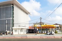 Cửa hàng xăng dầu cạnh trụ sở trăm tỷ ngừng hoạt động