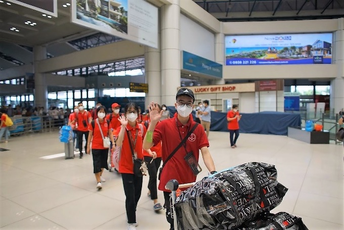 Vietnam Airlines vận chuyển đoàn y bác sĩ lớn nhất từ đầu dịch Covid-19 - Ảnh 9.