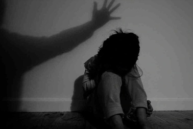 Tạm giữ "yêu râu xanh" hiếp dâm con gái ruột 10 tuổi