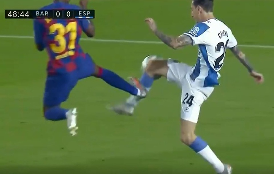 “Messi mới” vào bóng thô bạo, suýt khiến Barcelona ôm hận - 2 “Messi mới” vào bóng thô bạo, suýt khiến Barcelona ôm hận - 2