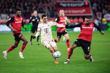 Bayern Munich may mắn giành một điểm trước Leverkusen