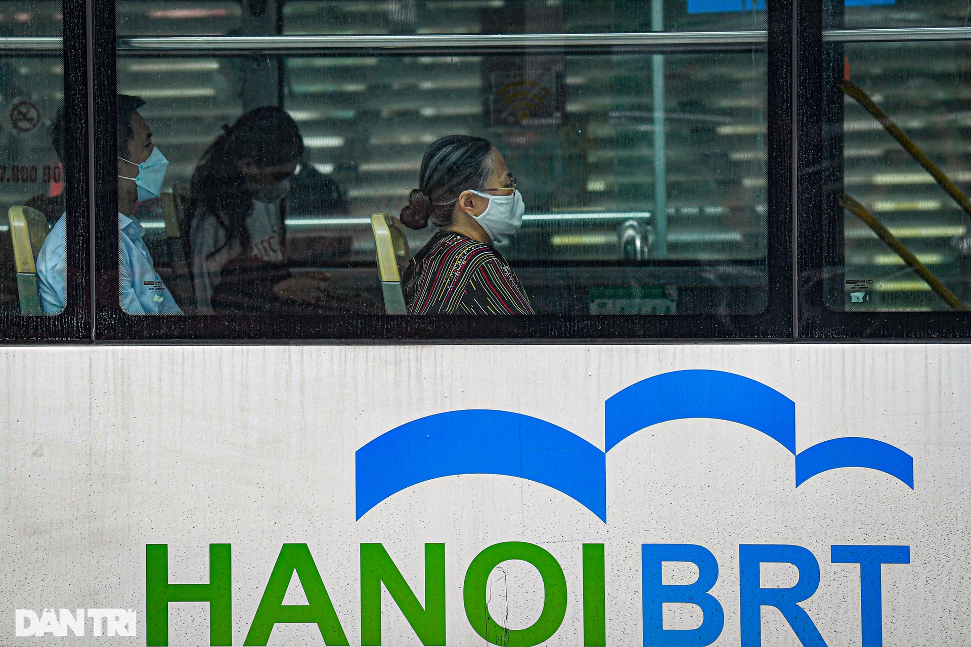 BRT sau 6 năm hoạt động: Đói khách, bị các phương tiện khác chèn ép - 1 BRT sau 6 năm hoạt động: Đói khách, bị các phương tiện khác chèn ép - 1