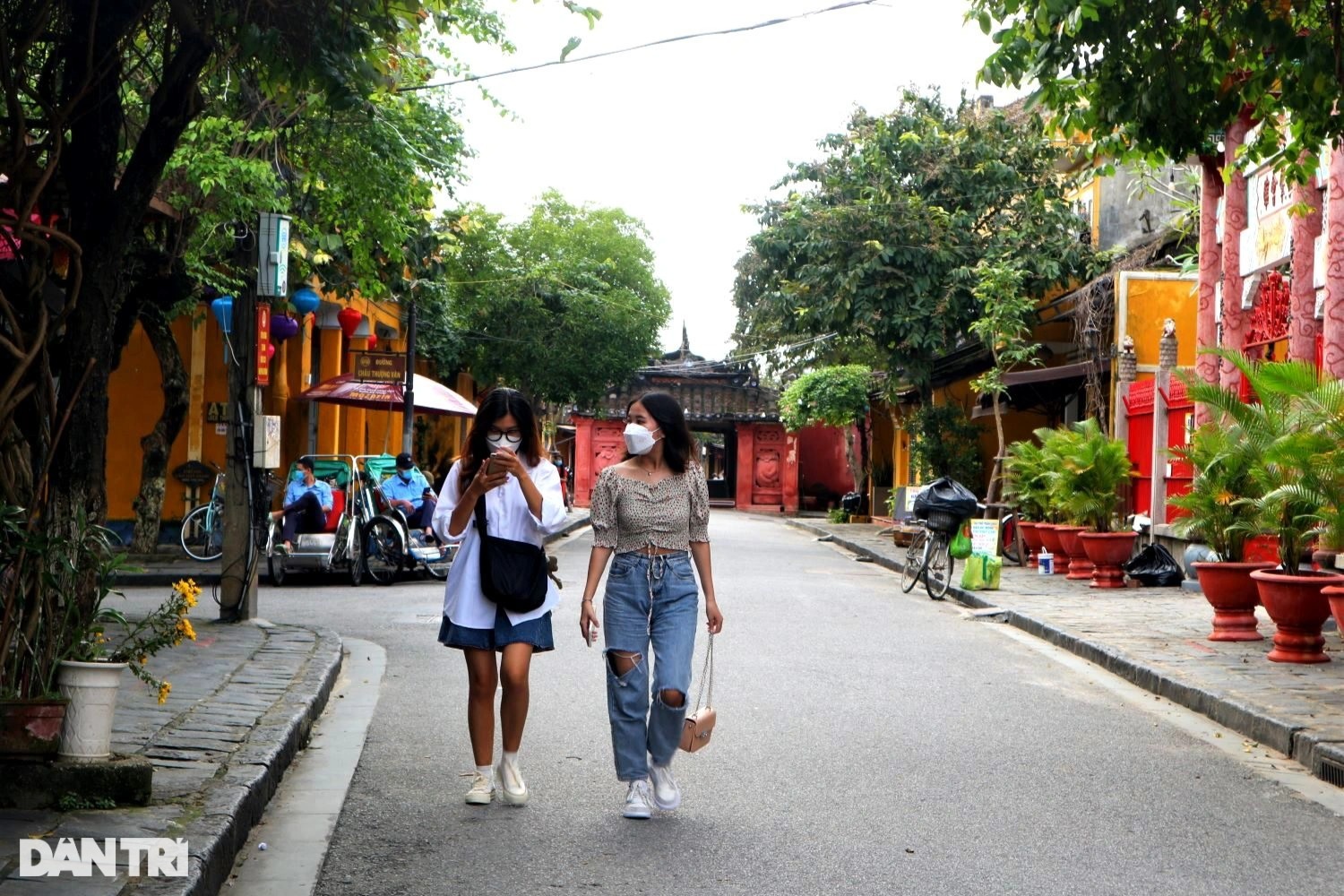 Người đạp xích lô ở phố cổ Hội An thắc thỏm vì diễn biến dịch - 5 Người đạp xích lô ở phố cổ Hội An thắc thỏm vì diễn biến dịch - 5