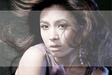 MC Hoàng Linh bị cuốn hút bởi những anh chàng đẹp trai! 