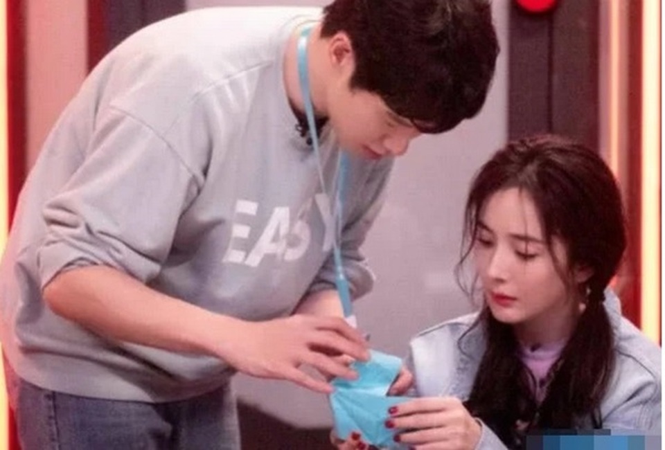 “Bạn trai tin đồn” Nguỵ Đại Huân và Dương Mịch quyết giữ bí mật mối quan hệ - 2 “Bạn trai tin đồn” Nguỵ Đại Huân và Dương Mịch quyết giữ bí mật mối quan hệ - 2