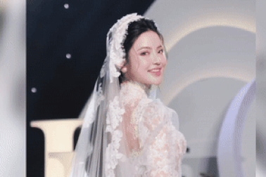 Vợ Quang Hải mặc váy 150 triệu đồng trong đám cưới ở quê nhà