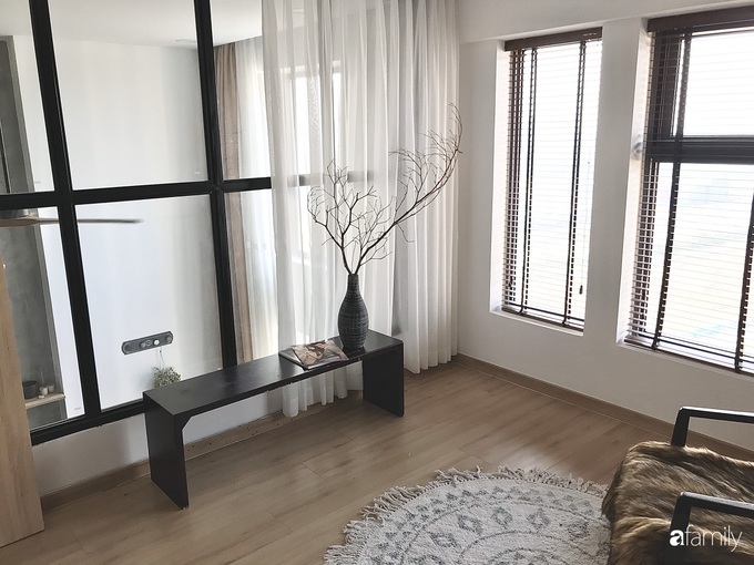 Căn hộ có gác lửng đẹp tinh tế không góc chết với những mảng màu mộc mạc, tự nhiên tự thiết kế ở TP. HCM - Ảnh 13. Căn hộ có gác lửng đẹp tinh tế không góc chết với những mảng màu mộc mạc, tự nhiên tự thiết kế ở TP. HCM - Ảnh 13.