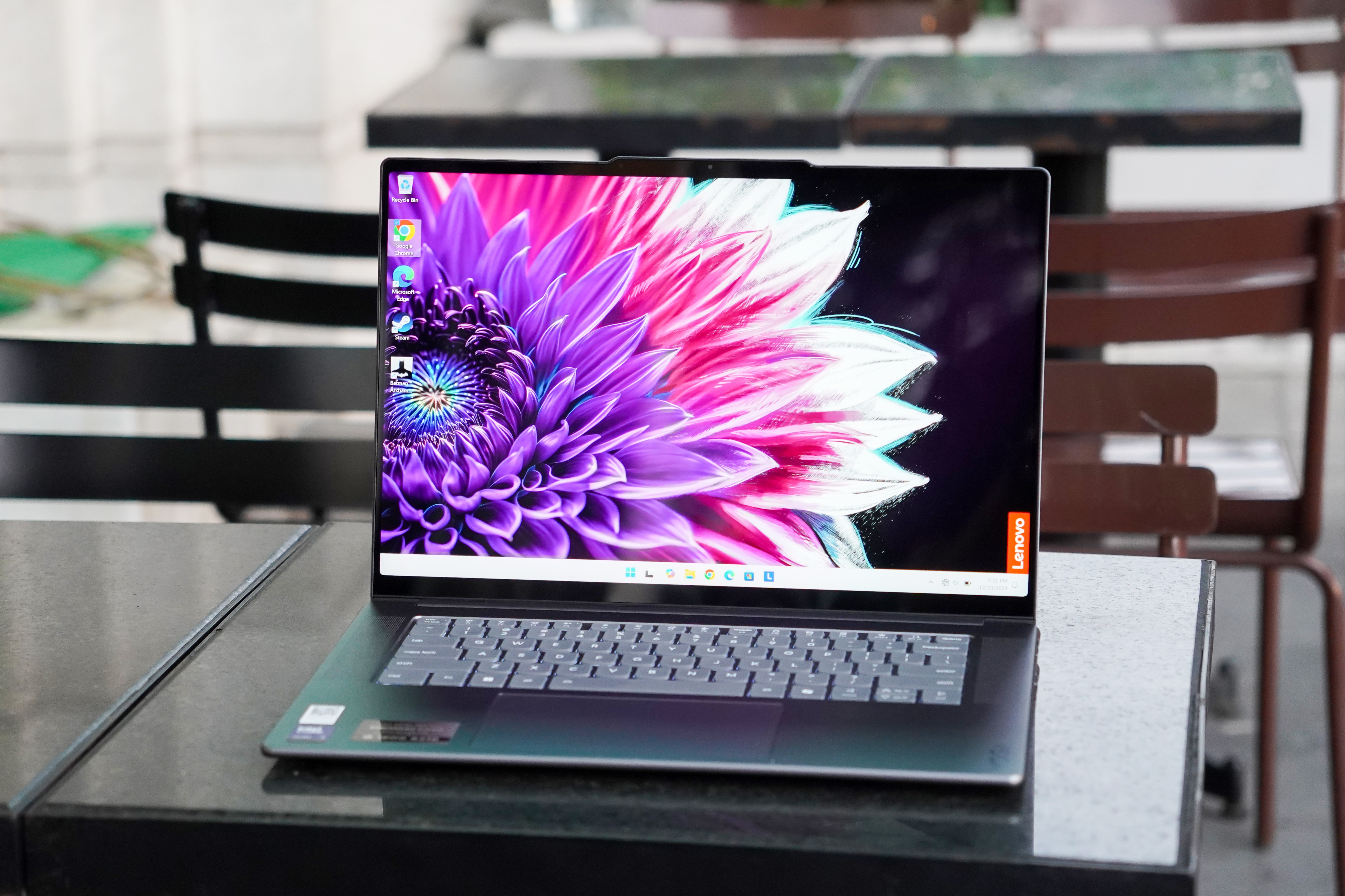 Đánh giá Lenovo Yoga Slim 7i Aura Edition sau một tuần sử dụng