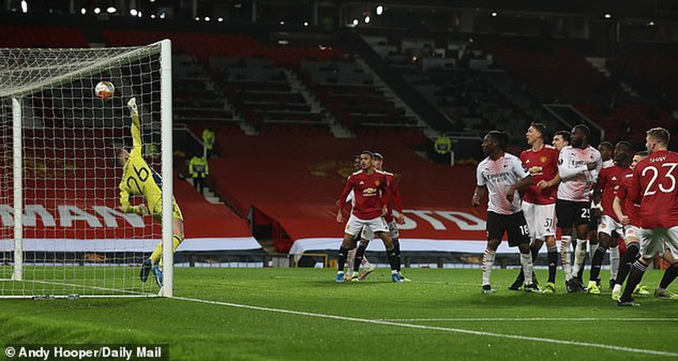 Man Utd có thoát nổi móng vuốt của Ibrahimovic? - 1 Man Utd có thoát nổi móng vuốt của Ibrahimovic? - 1