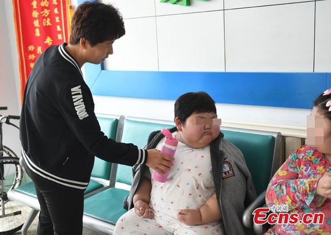 Cuộc sống của cô bé 7 tuổi nặng 75kg, có tháng tăng tới 10kg - Ảnh 2. Cuộc sống của cô bé 7 tuổi nặng 75kg, có tháng tăng tới 10kg - Ảnh 2.