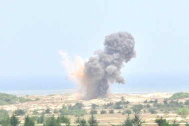 Mìn phát nổ, 3 học sinh bị thương