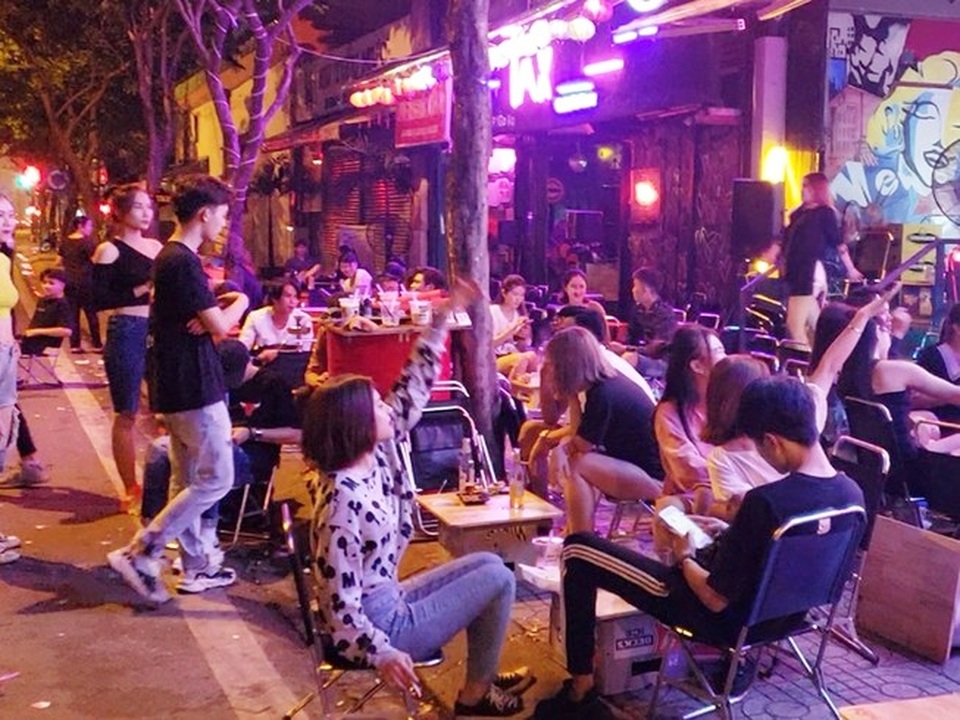 Thất thu cả trăm triệu đồng vì dịch, chủ cơ sở massage về bán cơm phụ vợ - 4 Thất thu cả trăm triệu đồng vì dịch, chủ cơ sở massage về bán cơm phụ vợ - 4