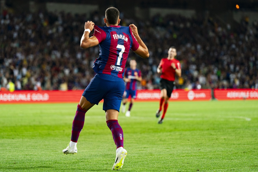 Barcelona thắng trận đầu La Liga nhờ 2 bàn thắng ở 8 phút cuối - 2 Barcelona thắng trận đầu La Liga nhờ 2 bàn thắng ở 8 phút cuối - 2