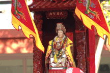 Hàng nghìn người dân đổ về Miếu Bà Bình Dương rước kiệu xin lộc đầu năm