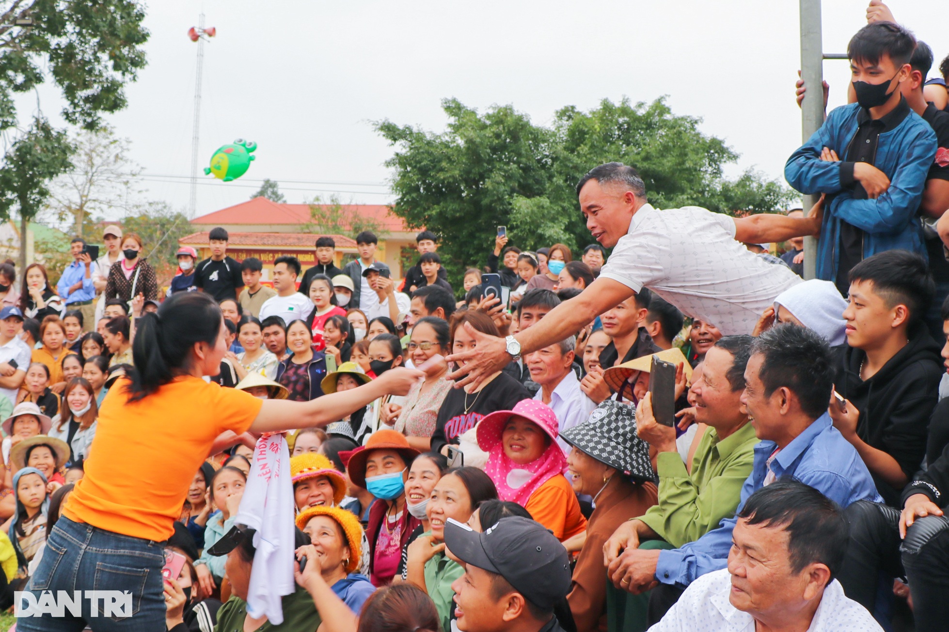 Nữ đô vật xinh đẹp thắng liên tiếp 4 trận: Chồng đẩy tôi vào sới - 13