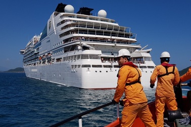 Cứu du khách Mỹ bị nạn ngoài khơi Nha Trang