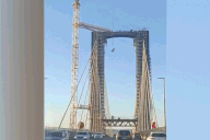 Buồng vệ sinh rơi xuống cao tốc, nhiều người thoát chết trong gang tấc