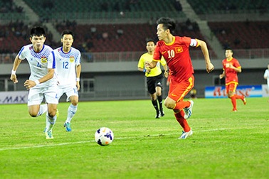 Duyên nợ bóng đá Việt Nam và Lào tại SEA Games