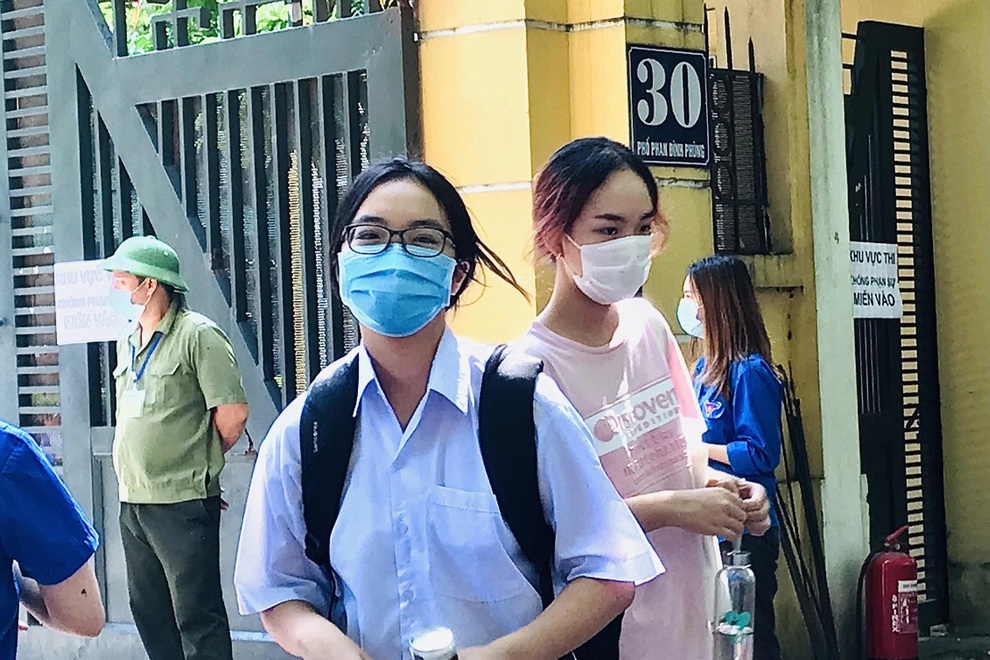 Đánh giá đề Ngữ Văn không khó, sĩ tử Hà Nội dự tính được 7- 9 điểm - 2 Đánh giá đề Ngữ Văn không khó, sĩ tử Hà Nội dự tính được 7- 9 điểm - 2