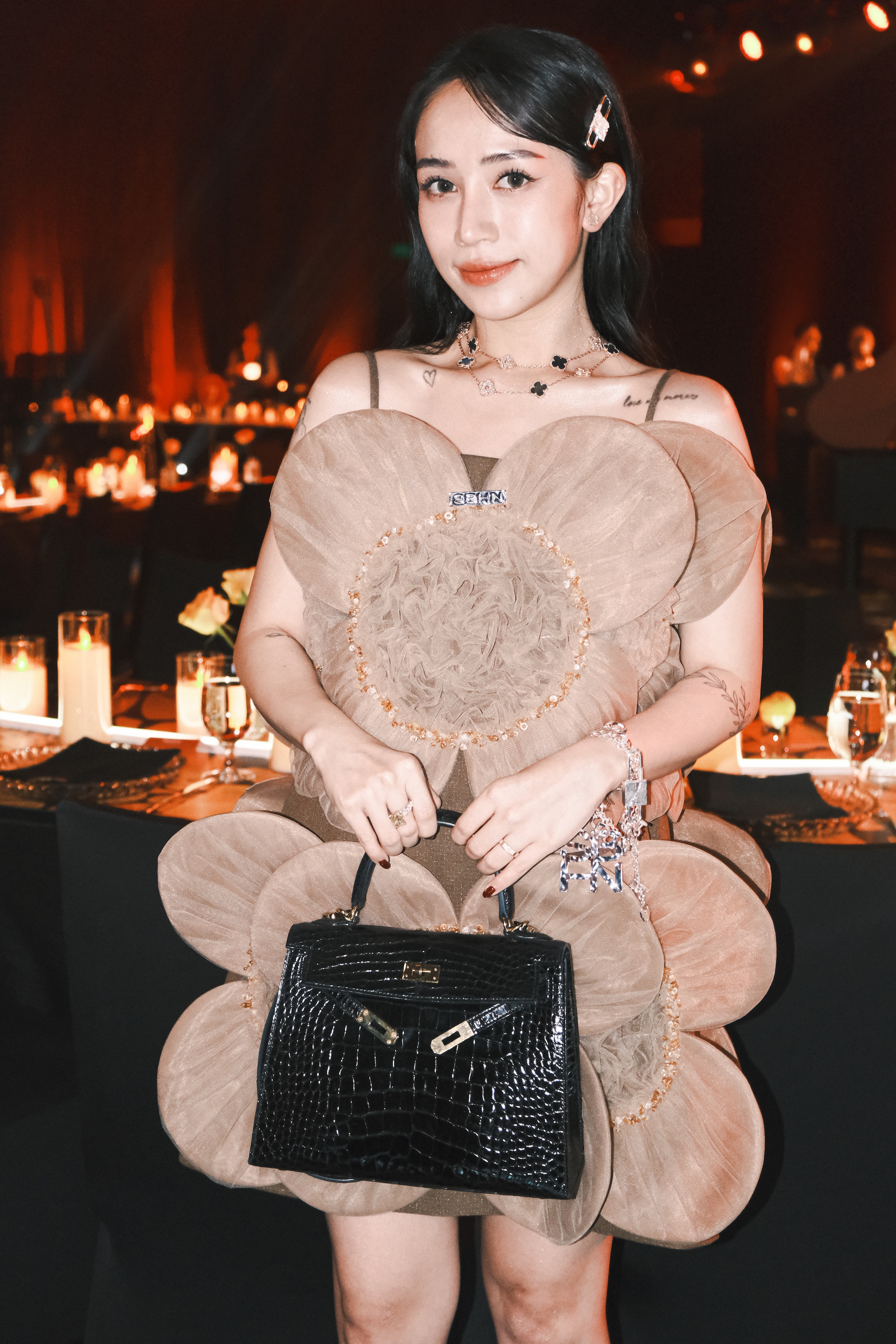 Mẹ hai con Nhã Phương mặc gợi cảm trên thảm đỏ - 7 Mẹ hai con Nhã Phương mặc gợi cảm trên thảm đỏ - 7