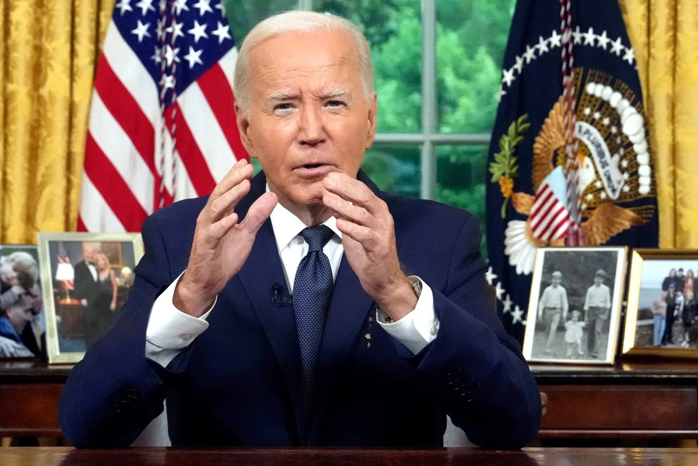 Ông Biden: Ông Trump ra tranh cử tổng thống để tránh phải ngồi tù - 1