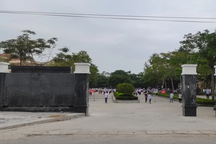 Vụ clip tố nhà trường nâng giá thiết bị: Phụ huynh "có nghề" nên phát hiện?