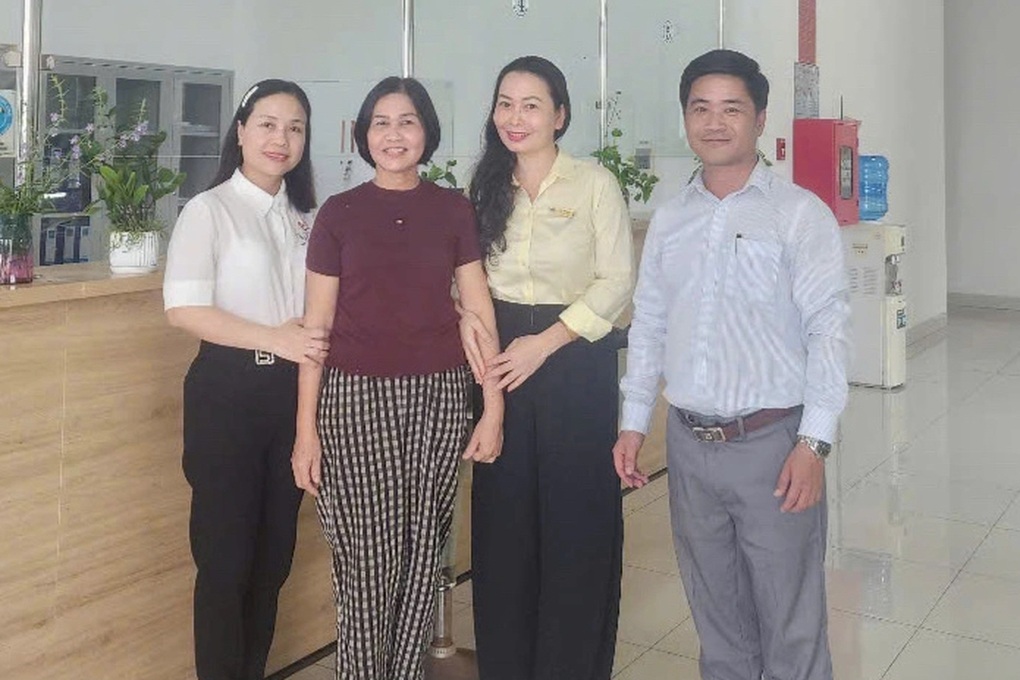 Chủ nhân tờ vé số giải đặc biệt bị rách đã được nhận hơn 1,8 tỷ đồng - 1 Chủ nhân tờ vé số giải đặc biệt bị rách đã được nhận hơn 1,8 tỷ đồng - 1