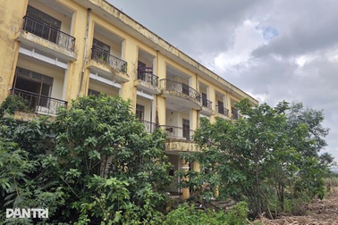 Khu nội trú tiền tỷ cho học sinh được sử dụng để... trồng mía