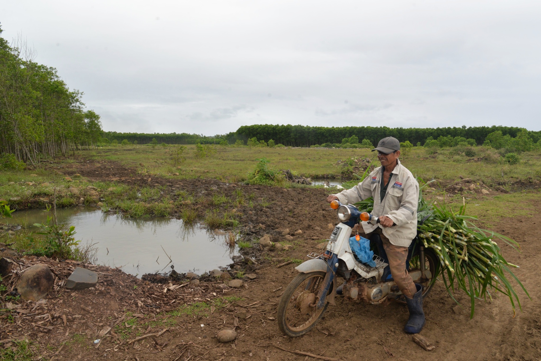 Nhà đầu tư chật vật đi đòi tiền FLC - 4