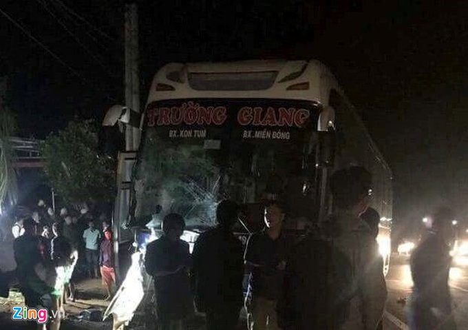 Chiếc xe khách liên quan vụ tai nạn. Ảnh: Trần Lộc.