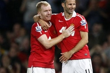 Giggs: “Không ai có thể thay thế Scholes”