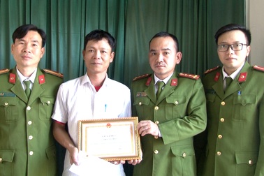 Người đạp xích lô dũng cảm lao xuống sông cứu 2 mẹ con